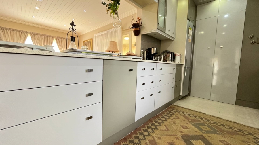 4 Bedroom Property for Sale in Hartenbos Central Western Cape